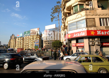 Un pomeriggio occupato nel centro cittadino del Cairo, Egitto Foto Stock