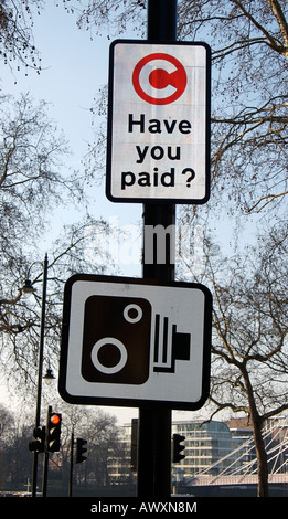 Cartello stradale che ricorda i piloti della tassa di congestione. Avete pagato? La registrazione di telecamere di Londra centrale Foto Stock