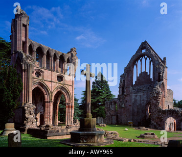 Abbazia di Dryburgh, Scottish Borders, Scotland, Regno Unito. Il nord e il Sud transetti Foto Stock