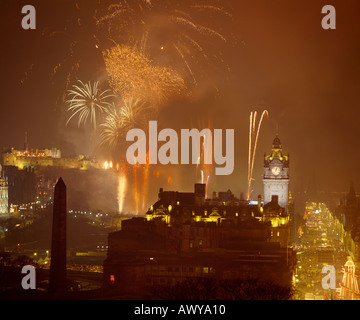 Hogmanay Party in Princes Street, Edimburgo, Scozia, Regno Unito. Vista da Calton Hill Foto Stock