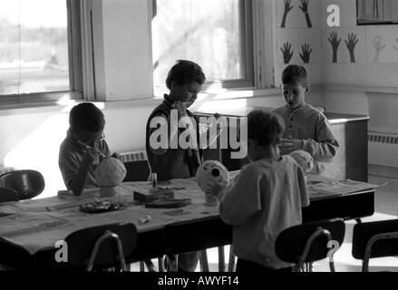 Le livellatrici prima di lavorare su un progetto d'arte Foto Stock