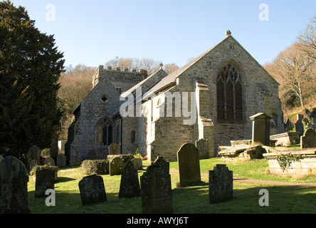 Nevern chiesa in springshine, Pembrokeshire, Galles Foto Stock