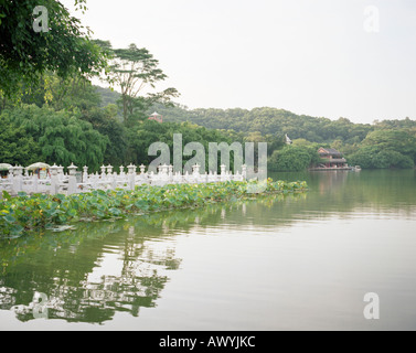 Lago nel nuovo Yuan Ming Palace di Zhuhai Foto Stock