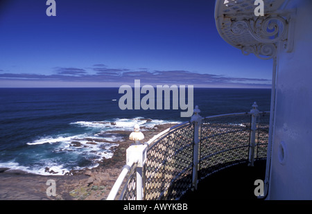 Vista della costa rocciosa dalla sommità del capo Leeuwin Lighthouse vicino a Augusta Western Australia Oceano Meridionale Foto Stock