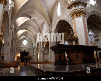 "Gotico nervatura quadripartita vault, visto da altare principale. Cattedrale di Valencia. Spagna Foto Stock