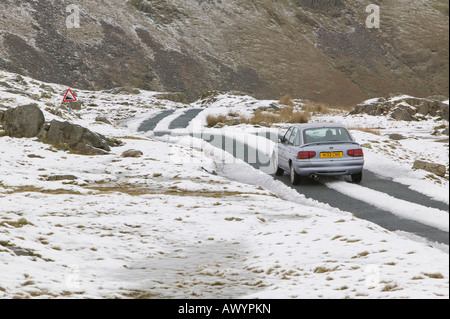 Neve sulla fusione wrynose Pass Lake District UK Foto Stock