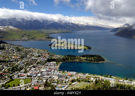 Vista su Queenstown sul lago Wakatipu da Ben Lomond Foto Stock