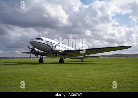 Douglas DC3 Dakota nei colori della RAF per il trasporto del comando a Duxford aerodrome REGNO UNITO Foto Stock