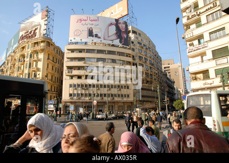 Un pomeriggio occupato nel centro cittadino del Cairo, Egitto Foto Stock