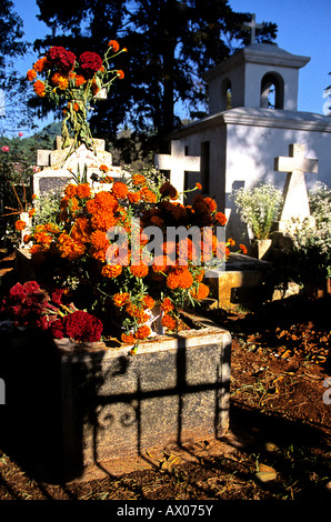 Tombe decorate durante il Dia de Muertos Giorno dei Morti Patzcuaro Michoacan Messico Foto Stock