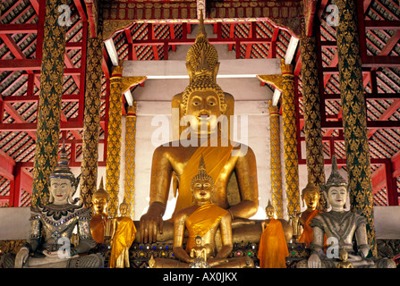 Statue di Buddha, Wat Phrathat Doi Suthep, Chiang Mai, Thailandia, Asia Foto Stock