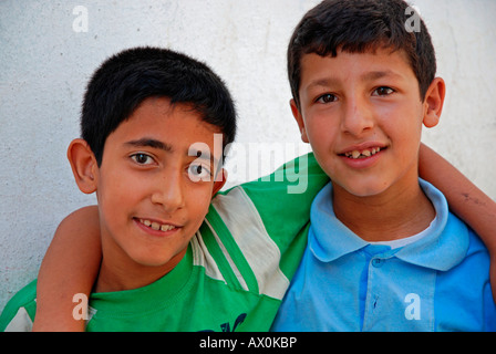 Giovani Fratelli in Urfa, Turchia, Asia Foto Stock