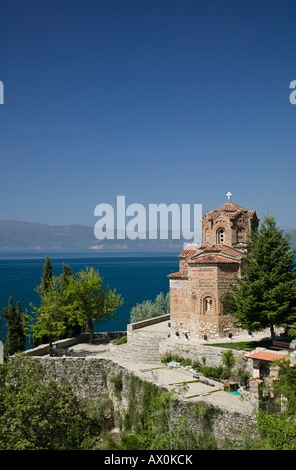 Macedonia, Ohrid, Sveti Jovan Kaneo alla Chiesa (XIII secolo) e il lago di Ohrid / mattina Foto Stock