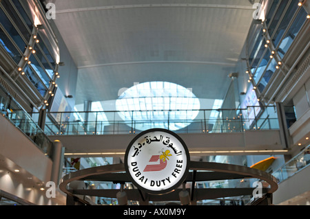 Duty Free Shop, Terminal Sheikh Rashid, l'Aeroporto Internazionale di Dubai, Dubai, Emirati Arabi Uniti, Asia Foto Stock