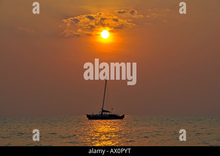 Catamarano, Kho Chang, Golfo di Thailandia, Tailandia, Asia sud-orientale, Asia Foto Stock