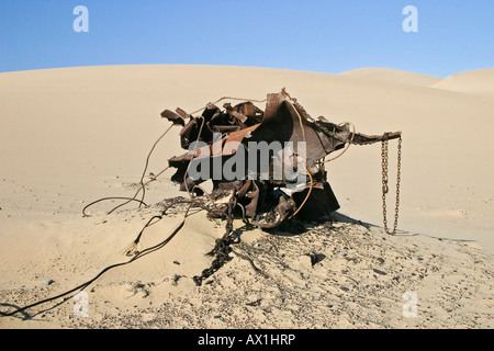 Il vecchio forte arrugginita parti del motore dal detonato 'Uniti Traider', diamond area vietata, Saddlehill, Namibia, Africa Foto Stock