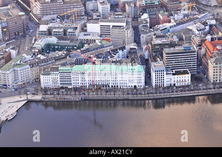 Vista del lago Binnenalster e il Four Seasons Hotel di Amburgo, Germania, Europa Foto Stock