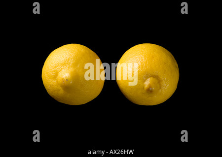 Spicchi di limone metà Foto Stock