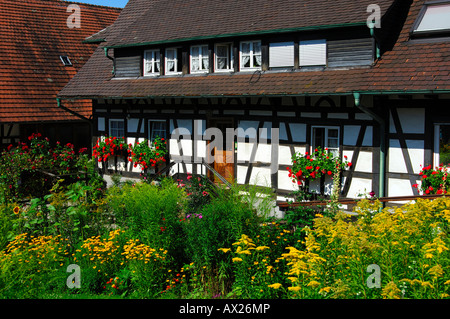 In legno tradizionali edificio incorniciate, Sasbachwalden, Foresta Nera, Germania Foto Stock