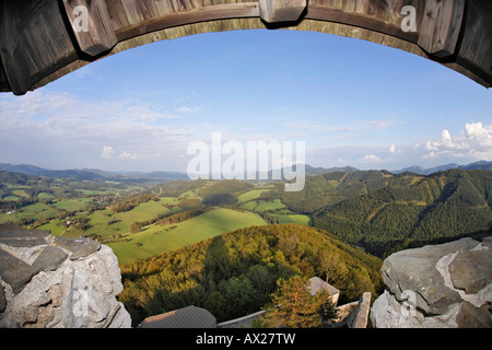 Vista dalla torre del castello Araburg rovine verso est, Austria Inferiore, Austria, Europa Foto Stock