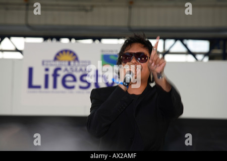 Il cantautore canadese Raghav Guesting al Salone asiatico dello stile di vita, Londra Olympia, 14 luglio 2006 Foto Stock