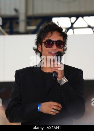 Il cantautore canadese Raghav Guesting al Salone asiatico dello stile di vita, Londra Olympia, 14 luglio 2006 Foto Stock