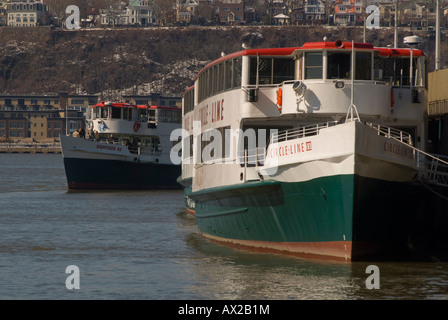 La Circle Line lascia s West 42nd Street dock su una crociera di tre ore attorno all'isola di Manhattan Foto Stock