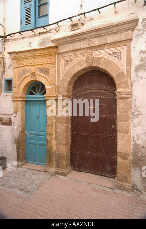 Due porte tipico nella vecchia medina essaouira Foto Stock