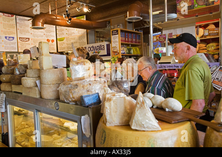 Ann Arbor Michigan clienti negozio a Zingerman s Delicatessen Foto Stock