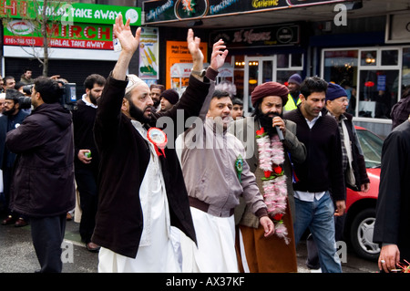 Sfilata di musulmani nella memoria del profeta Muhammad (PBSL) Foto Stock