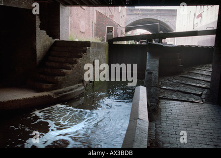 Una parte del canale di Birmingham Inghilterra di rete UK Foto Stock