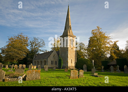 Chiesa parrocchiale di Santa Maria di macellazione inferiore in Cotswolds Foto Stock
