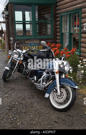 Moto parcheggiate davanti a Homer Alaska Heritage Hotel Lodge Foto Stock