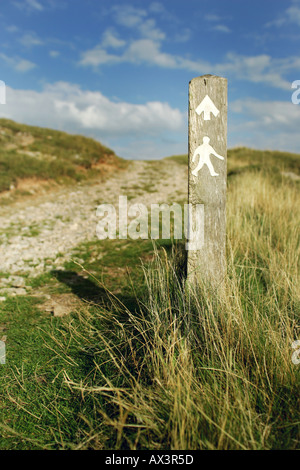 Segno che mostrano la direzione del sentiero su the Great Orme in Llandudno, Galles Foto Stock