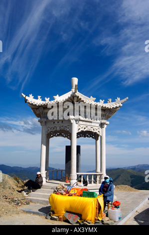 La Cina, nella provincia di Shanxi, Wutaishan. Un padiglione a Wutaishan (cinque terrazza montagna) uno della Cina le quattro sacri monti buddista Foto Stock