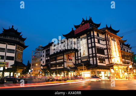 Cina, Shanghai, l' Yuyuan (Yu Yuan) Giardino Bazaar. Edifici fondata dalla dinastia Ming Pan famiglia. Foto Stock