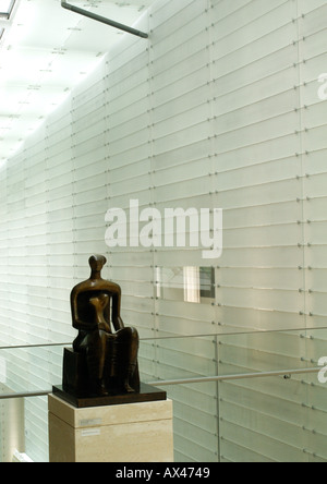 Un Henry Moore scultura nella nuova Pola Museum of Art in Hakone Giappone 2004 Foto Stock