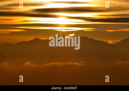 Montagna alpina tramonto Villars Svizzera Europa Foto Stock