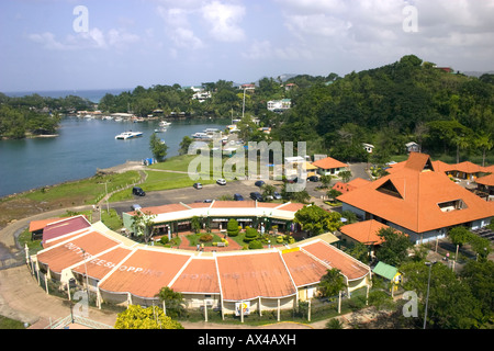 Vista aerea del Duty Free Pointe Seraphine complesso per lo shopping presso il terminal delle navi da crociera di Santa Lucia. Foto Stock