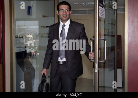 Imprenditore banca tramite bancomat Foto Stock