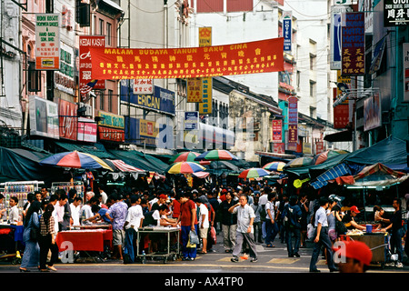 La Chinatown strada del mercato di Kuala Lumpur, la capitale della Malesia. Foto Stock