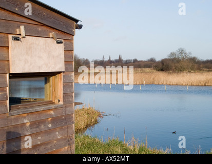 Il capanno per il birdwatching a Attenborough nella Riserva Naturale del Nottinghamshire, East Midlands UK Foto Stock