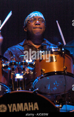 Il batterista Billy Cobham presso la Rhythm Sticks Festival, Royal Festival Hall, 2004 Foto Stock