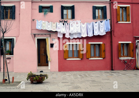 Panni appesi, Isola di Burano, Venezia, Veneto, Italia, Europa Foto Stock