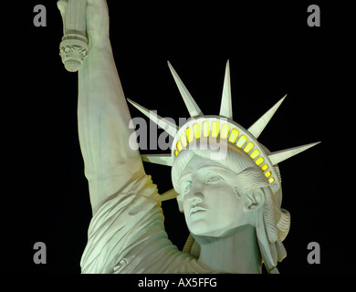 Statua della Libertà replica nella parte anteriore del New York-New York Hotel & Casino, Las Vegas Boulevard, Las Vegas, Nevada, Stati Uniti d'America, Nord Foto Stock