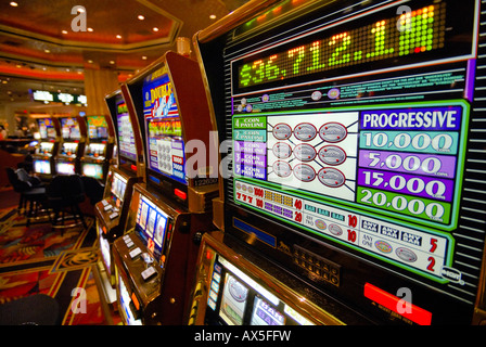 Le slot machines nel casino di MGM Grand Hotel, striscia, Las Vegas Boulevard, Las Vegas, Nevada, Stati Uniti d'America, America del Nord Foto Stock