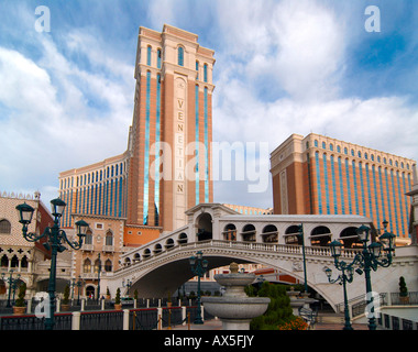 Il Venetian Hotel & Casino e il Ponte di Rialto sulla Strip di Las Vegas Boulevard, Las Vegas, Nevada, Stati Uniti d'America, America del Nord Foto Stock