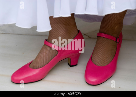 La ballerina di Flamenco con scarpe rosa, Conservatorio de Danza, Sevilla, Andalusia, Spagna, Europa Foto Stock