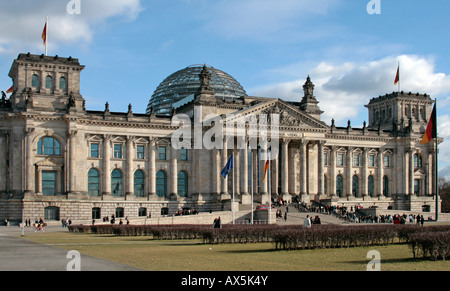 Il Reichstag (Parlamento) edificio di Berlino in Germania, Europa Foto Stock