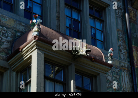 Edificio storico di facciate e finestre a baia in Stein am Rhein, Cantone di Sciaffusa, Svizzera, Europa Foto Stock